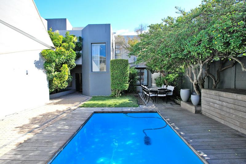 4 Bedroom Property for Sale in Bloubergstrand Western Cape